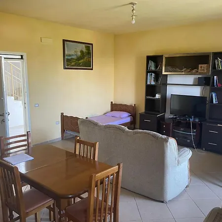 Redi's Apartament *